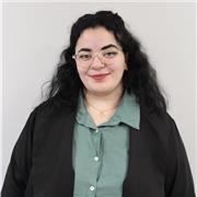 Professeur particulier donne cours d'anglais aux élèves de la primaire au lycée